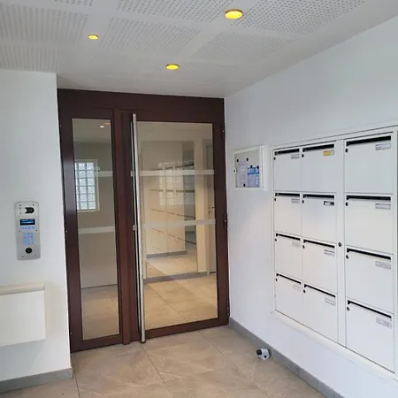 Apartment T2 With Balcony Near Paris *