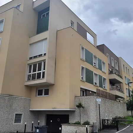 T2 With Balcony Near Paris
